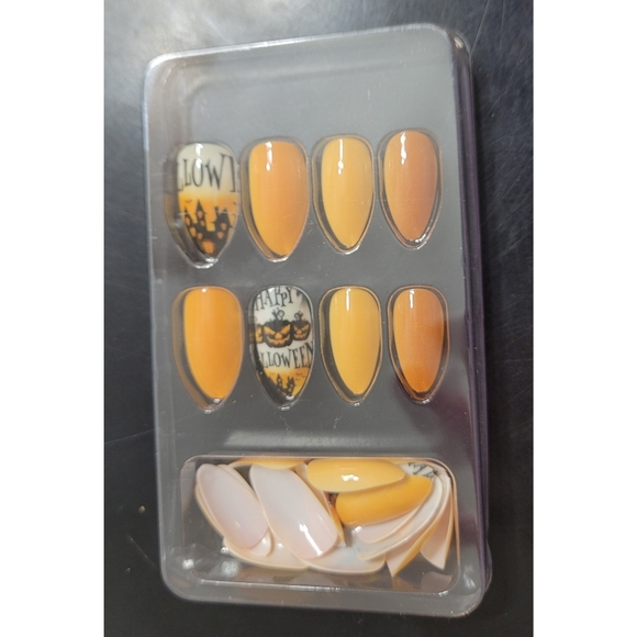 Magic Fingertips Halloween Nails - Picture 5 of 6